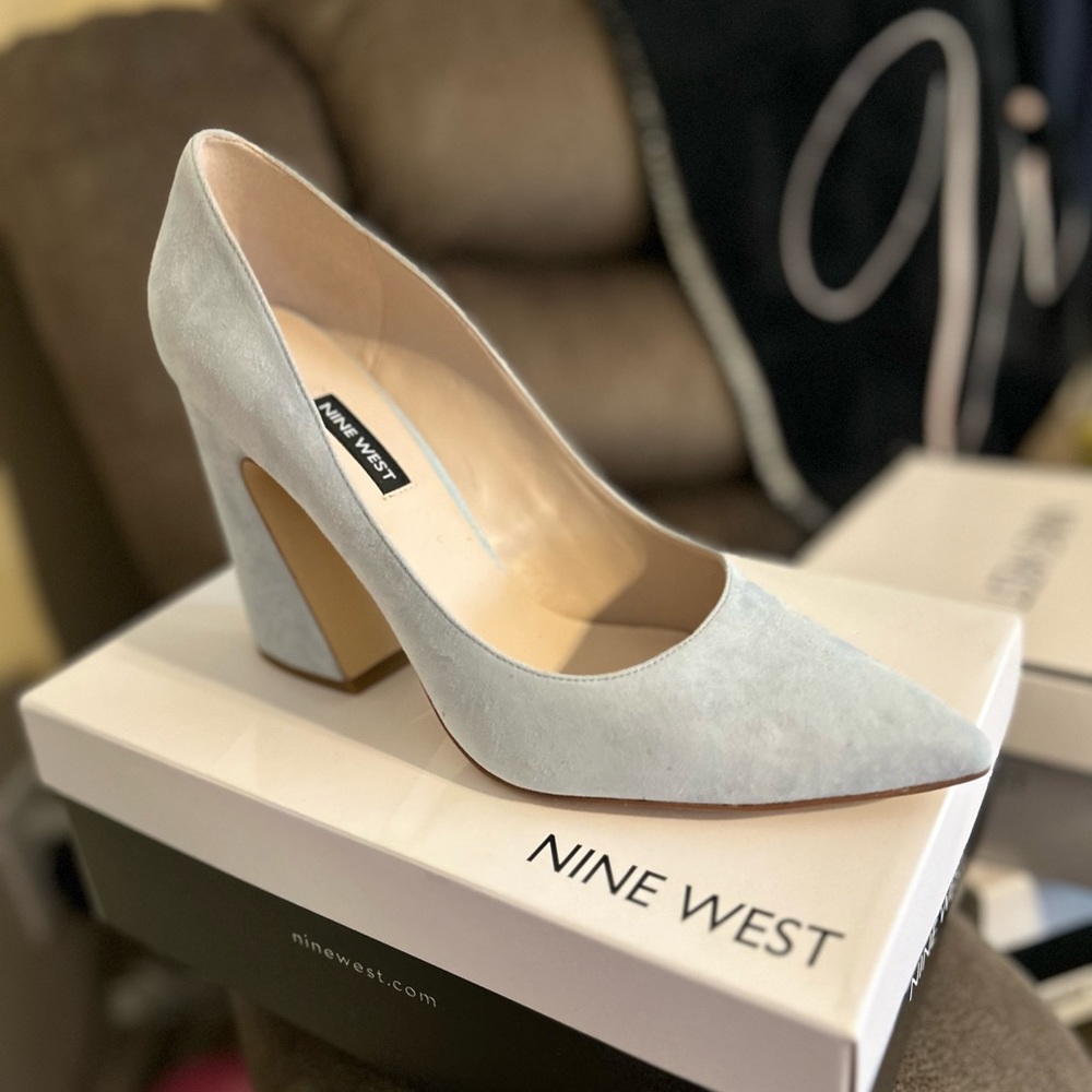BRAND NEW NEVER WORN Nine West Baby Blue Suede Block Heel size 11.5